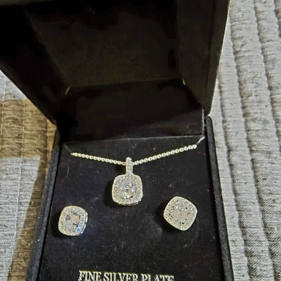 Women Perfect Jewelry Set. - Picture 1 of 8